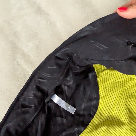 Fabletics Black and green hooded windbreaker - loose fit - Picture 9 of 16